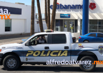 SUSTRAEN A NIñA FRENTE A BANCO