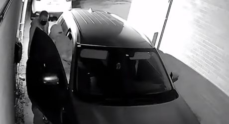 VIDEO: El dispositivo que usan para robar auto en segundos