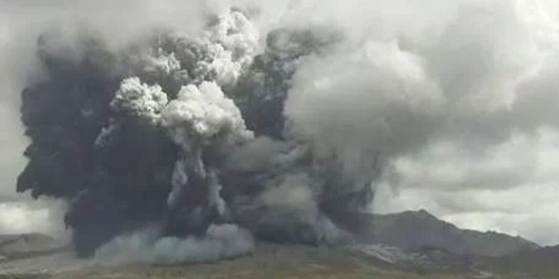 VIDEO: VOLCáN ASO ENTRA EN ERUPCIóN