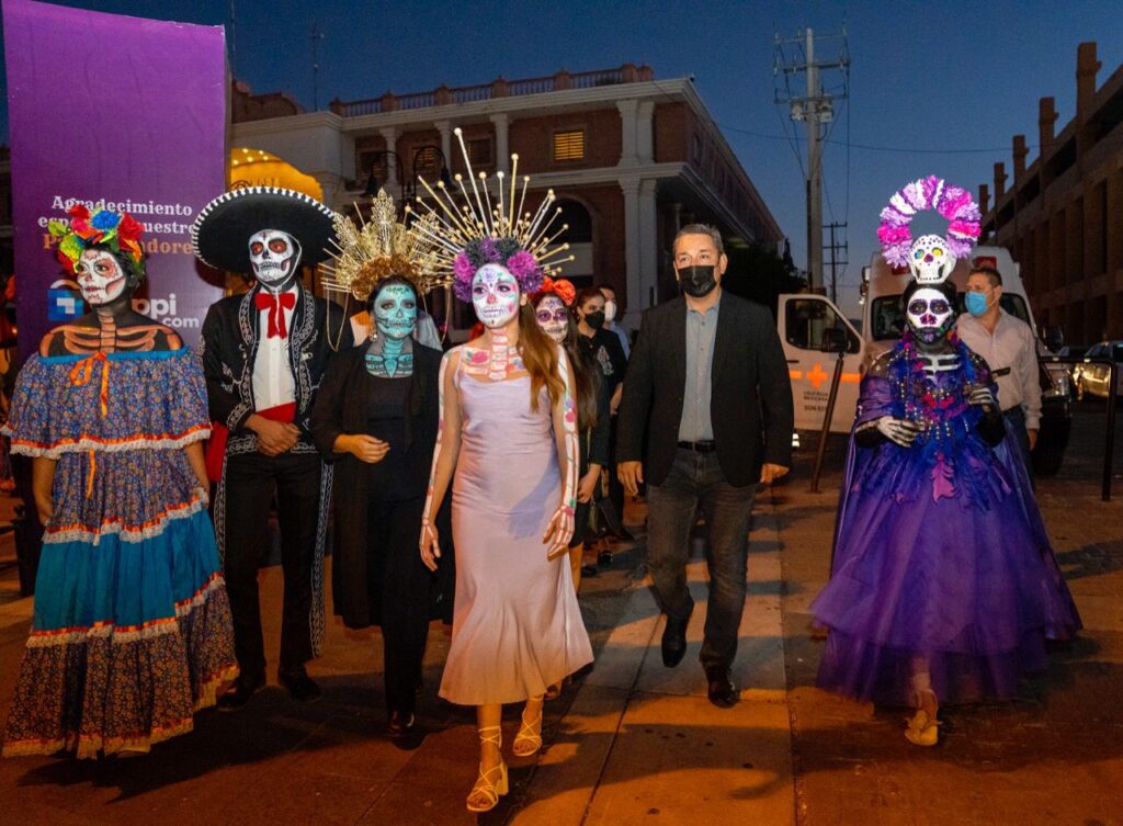 DISFRUTAN HERMOSILLENSES FESTIVAL DE DíA DE MUERTOS