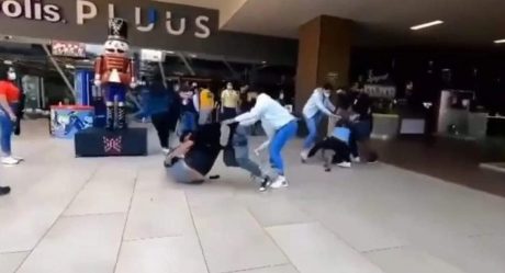 VIDEO: Jóvenes se golpean en preventa de boletos de 'Spiderman'