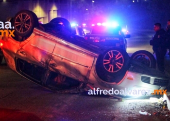 LE DISPARAN MIENTRAS CONDUCíA Y TERMINA VOLCANDO