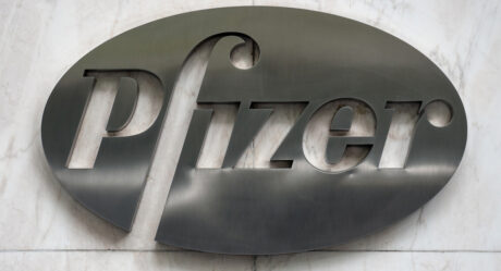 Pfizer pide autorizar uso de su píldora contra Covid-19