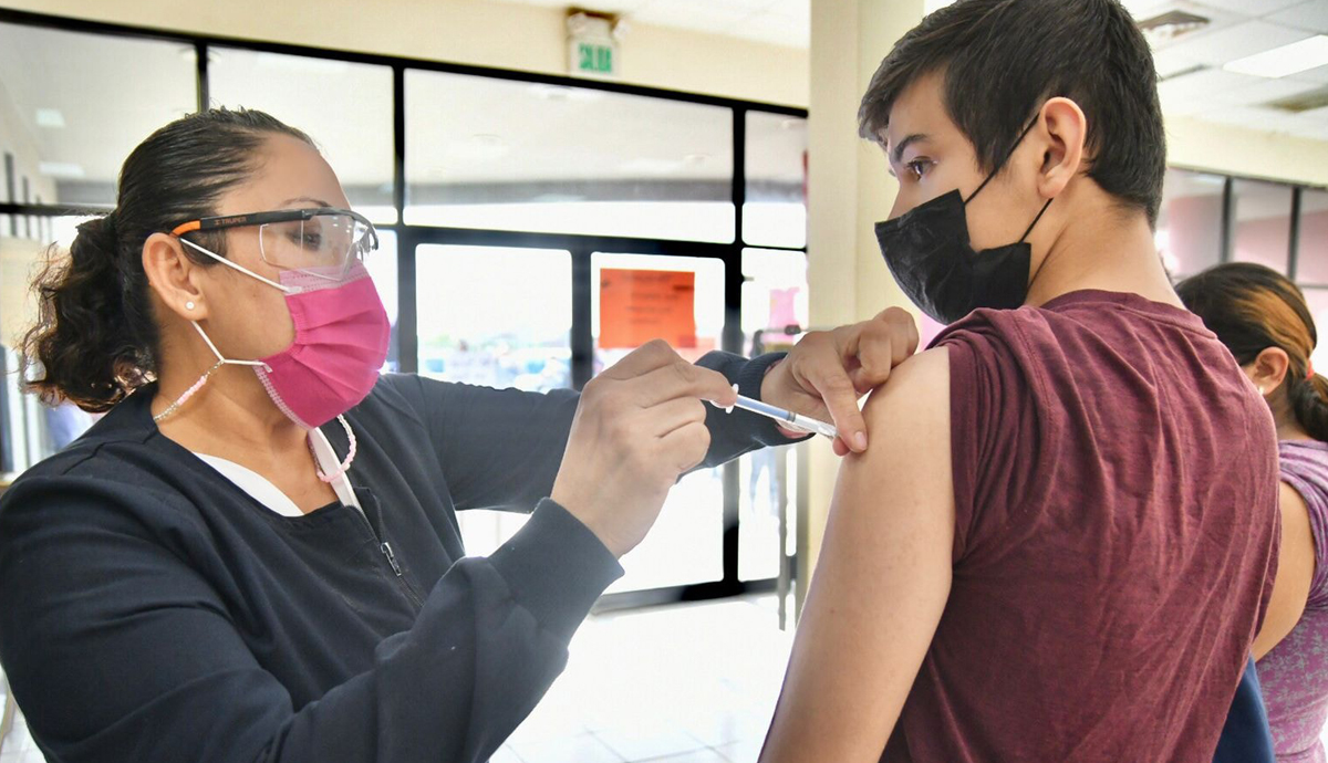 Arranca-vacunación-para-menores-de-edad-en-Rosarito
