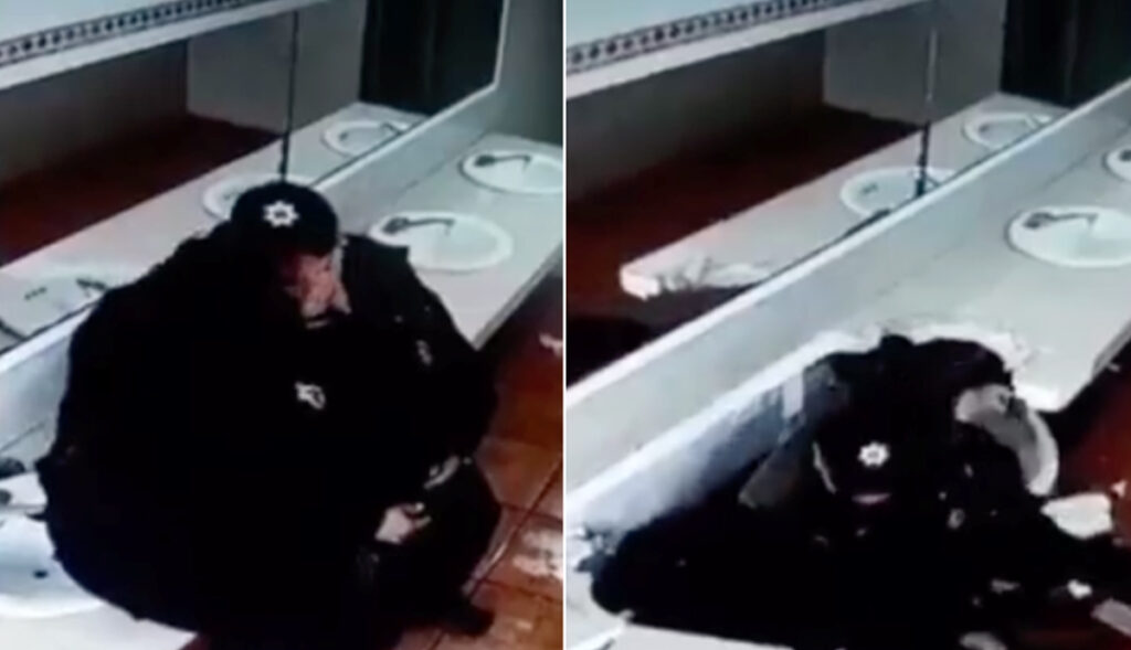 VIDEO-Policías-se-besan-en-el-baño-y-rompen-lavabo