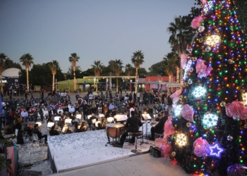 CON ENCENDIDO DE áRBOL NAVIDEñO REABREN PARQUE INFANTIL