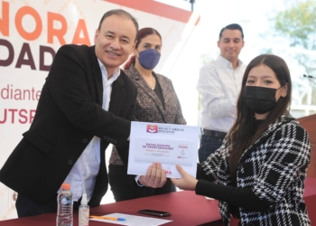 DURAZO DA BECAS A HIJAS E HIJOS DE TRABAJADORES PúBLICOS