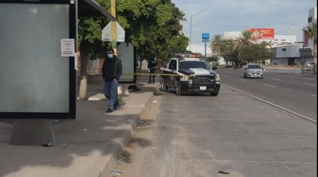 Encuentran-persona-sin-vida-en-parada-de-camiones