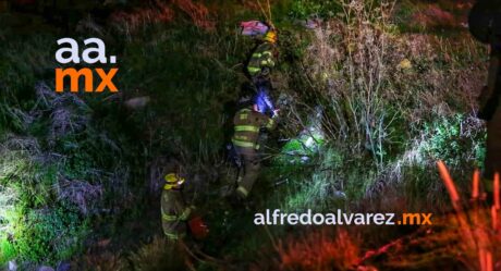 Joven conducía a exceso de velocidad y se desbarranca