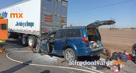 Cinco heridos en choque de camioneta contra tráiler