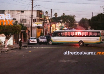 CHOFER EBRIO MATA A PERSONA Y CHOCA VARIOS AUTOS