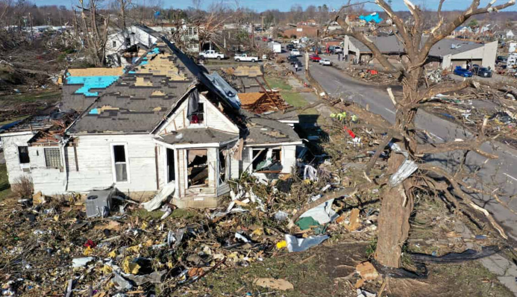 Biden-declara-emergencia-en Kentucky-por-mortífero-tornado