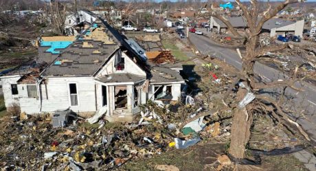Biden declara emergencia en Kentucky por mortífero tornado