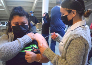 PIDEN A PERSONAL DE SALUD, EDUCATIVO Y ADULTOS MAYORES A VACUNARSE