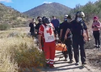 RESCATAN A SENDERISTA EN EL CERRO DEL BACHOCO DE HERMOSILLO