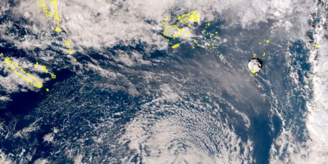 VOLCáN SUBMARINO ENTRA EN ERUPCIóN Y PROVOCA TSUNAMI