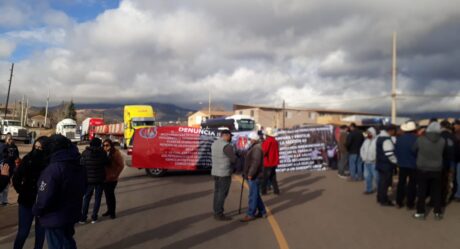 Bloquean mineros de Cananea carretera Ímuris-Cananea