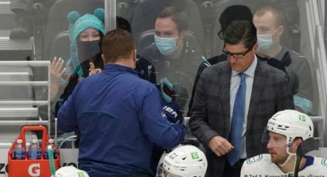 Aficionada descubre cáncer a un hombre durante partido de Hockey