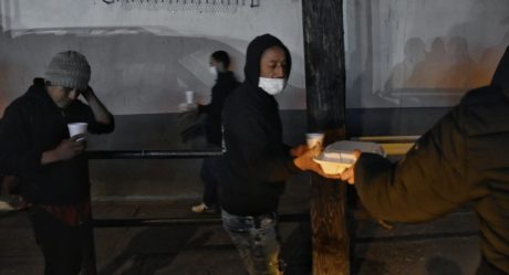 Caliente Ayuda brinda alimentos a personas en situación de calle