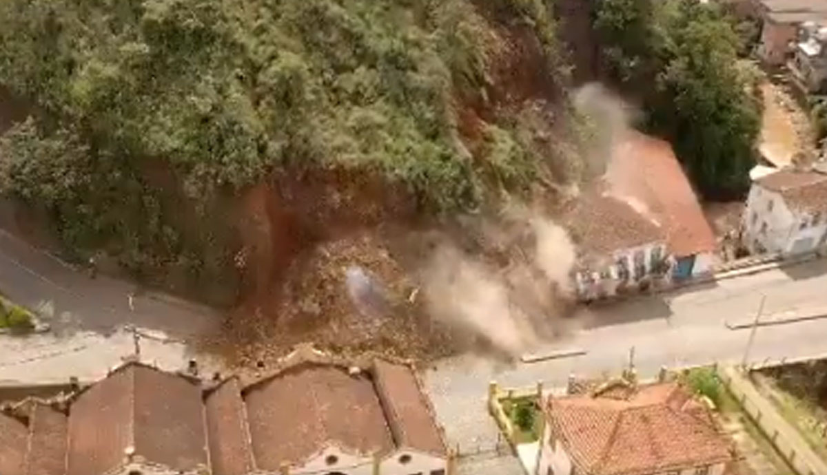 VIDEO-Derrumbe-de-cerro-destruye-Patrimonio-Cultural-de-la-Humanidad