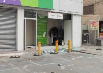 DETONAN BOMBA EN TIENDA ELEKTRA