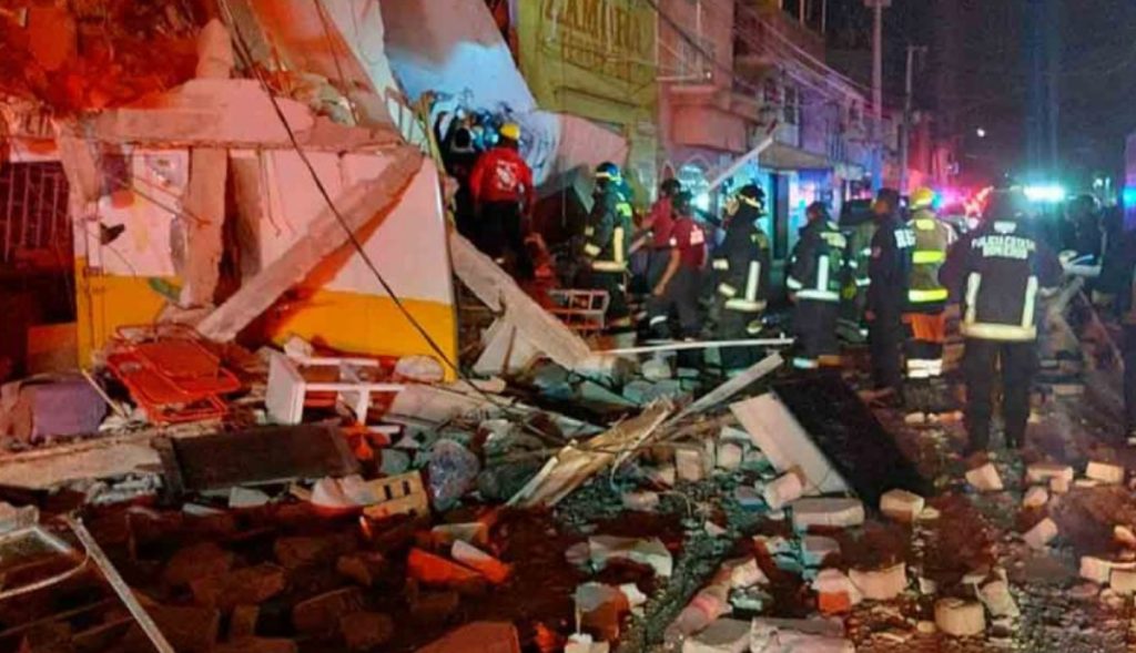 Edificio-se-derrumba-tras-explosión-de-tanque-hay-heridos