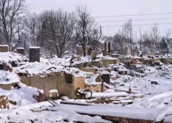 INCENDIO DESTRUYE CASI MIL CASAS EN COLORADO