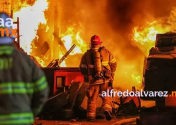 INCENDIO DE CASA PROVOCA EVACUACIóN DE HOTELES