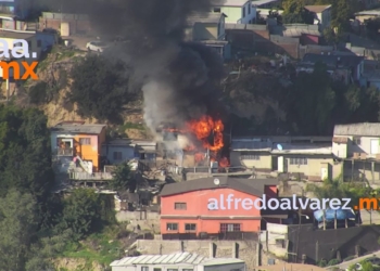 BOMBEROS ATIENDEN FUERTE INCENDIO EN LA ALTAMIRA