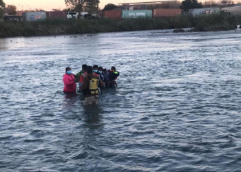 RESCATAN A MUJERES MIGRANTES Y A MENORES DE EDAD EN EL RíO BRAVO