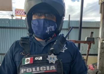 POLICíA RESCATA A MUJER Y A SU MASCOTA DE INCENDIO