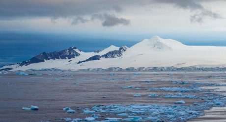 Hallan por primera vez contaminación por nanoplásticos en los polos