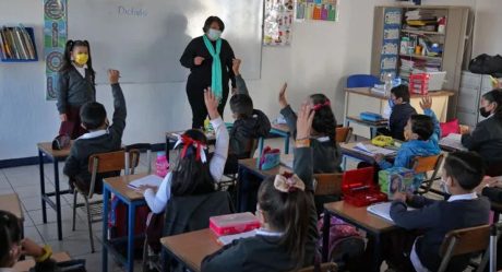 Más de una decena de entidades posponen clases presenciales por Ómicron