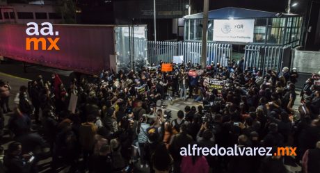 Periodistas y sociedad civil se manifestan en FGR por asesinato de colegas