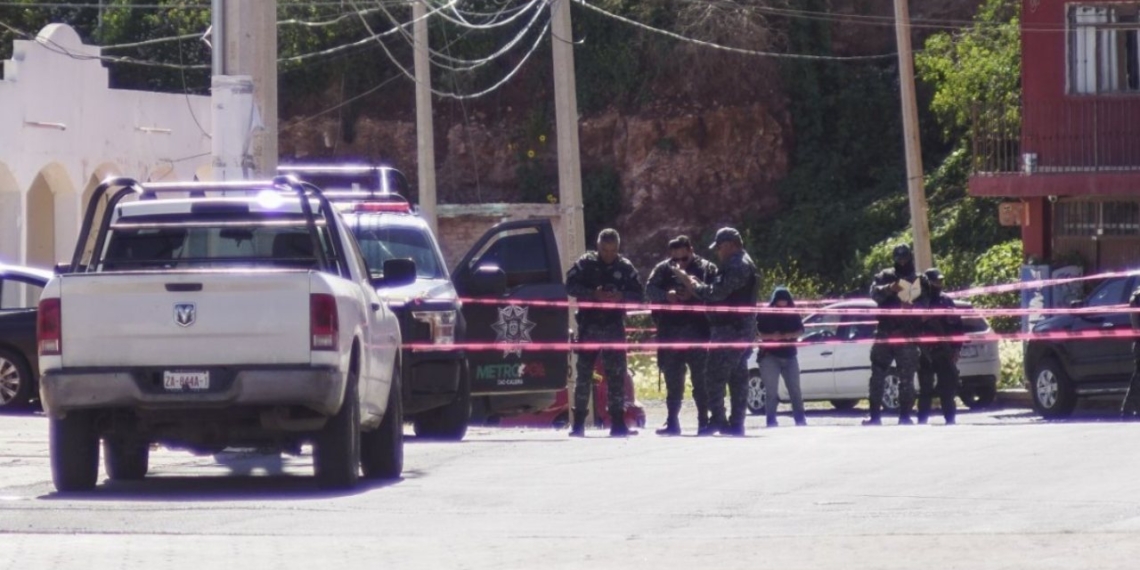 DEJAN CAMIONETA CON VARIOS CUERPOS EN PALACIO DE GOBIERNO DE ZACATECAS