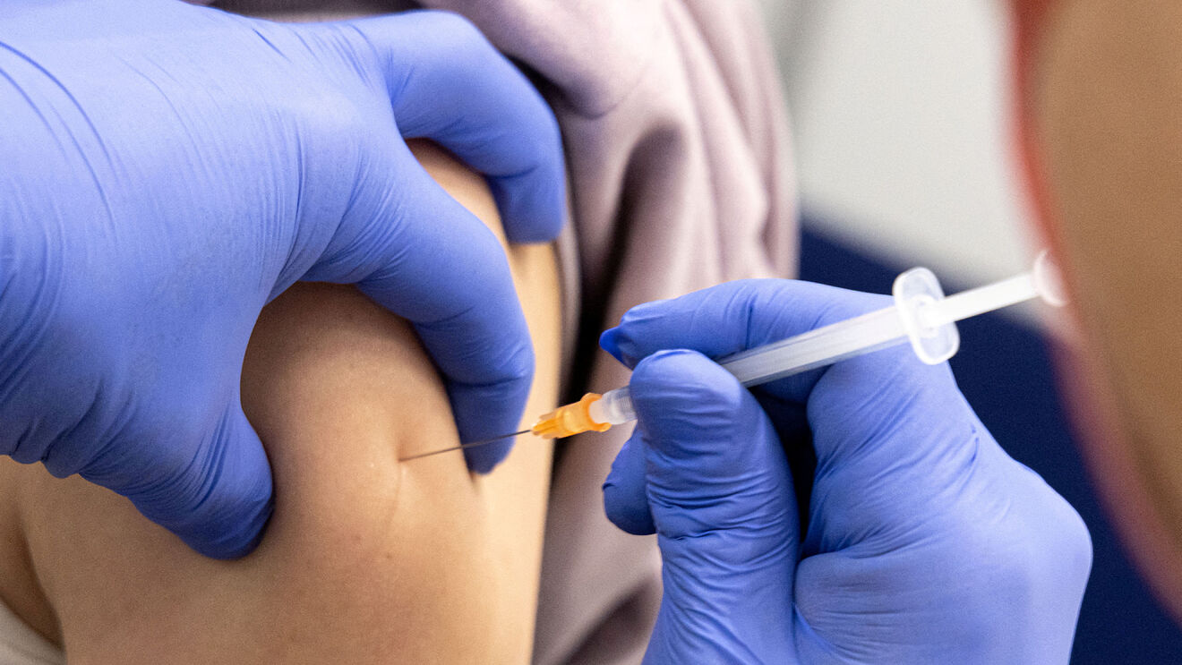 Baja-California-inicia-refuerzo-de-vacuna-anticovid-en-personas-18-29-anos