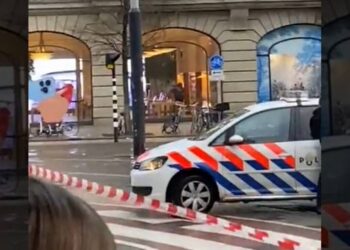 TOMA DE REHENES EN EDIFICIO DE APPLE STORE EN ÁMSTERDAM