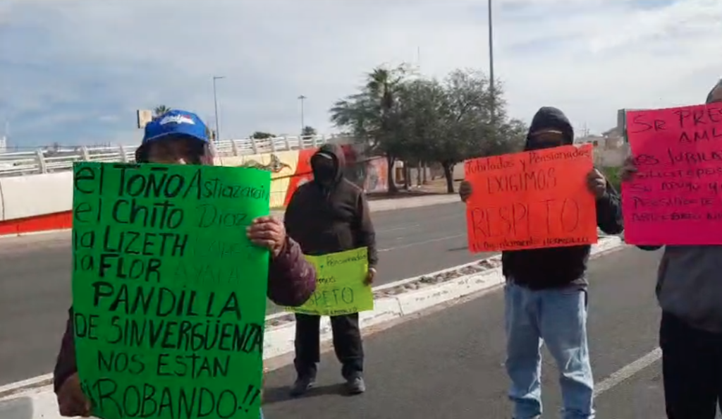 Colapsan-tráfico-jubilados-y-pensionados-en-el-Centro