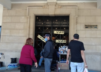 CON LA FUERZA PúBLICA REABREN PUERTAS DE PALACIO MUNICIPAL