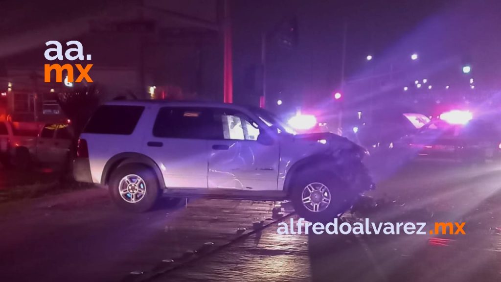 CONDUCTOR SE PASA SEMáFORO EN ROJO A ALTA VELOCIDAD Y EMBISTE A UBER