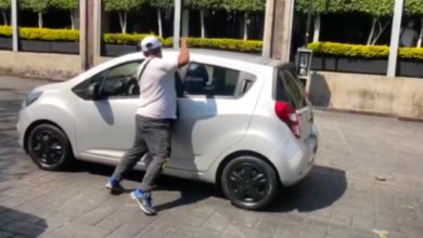 VIDEO-Taxista-ataca-con-cuchillo-a-chofer-de-Uber-policías-lo-dejan-ir
