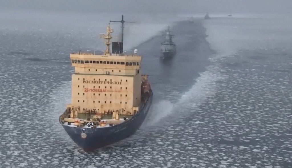 VIDEO-Buques-de-guerra-rusos-atraviesan-campos-de-hielo-en-el-Pacífico