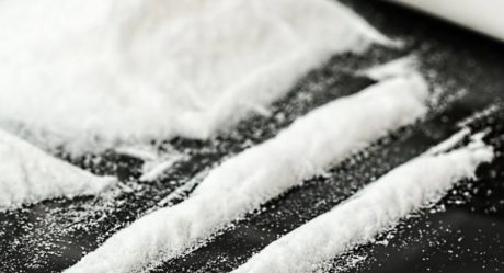 Confiscan fentanilo y cocaína en baterías para autos