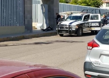 ABANDONAN UN CUERPO Y UN LESIONADO FUERA DE HOSPITAL