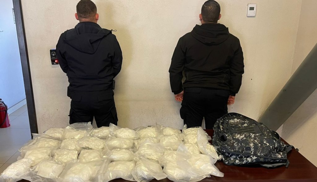 Confiscan-13-kilos-de-metanfetamina-abandonada-tras-denuncia-anónima