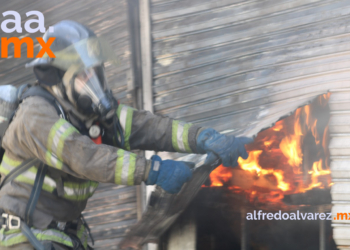 CONTROLAN INCENDIO EN EL TIANGUIS HéCTOR ESPINO