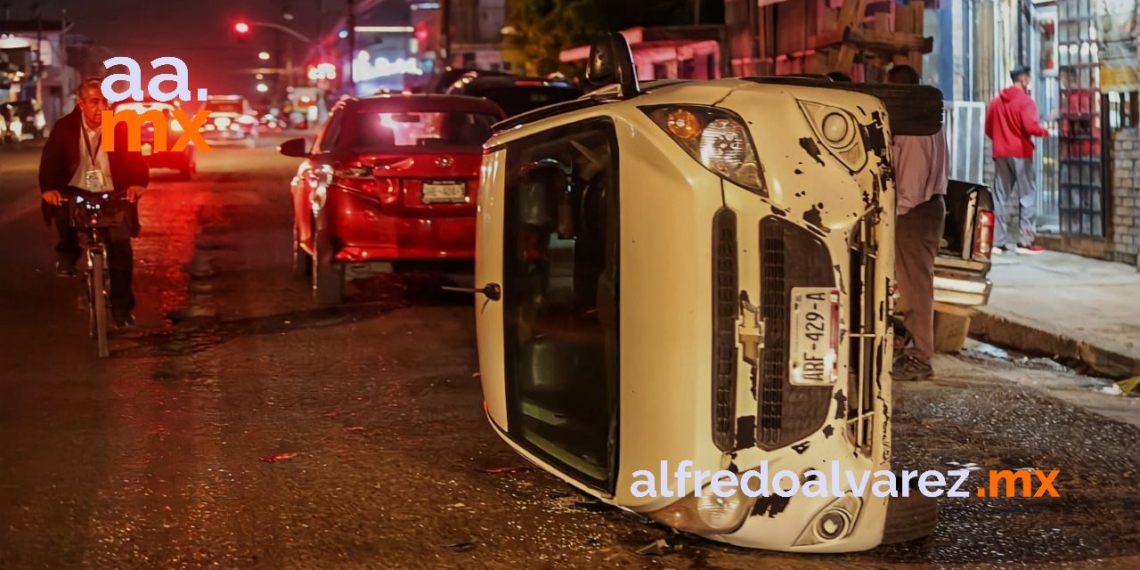 POLICíA LOCALIZA A JóVENES BALEADOS EN AUTO VOLCADO