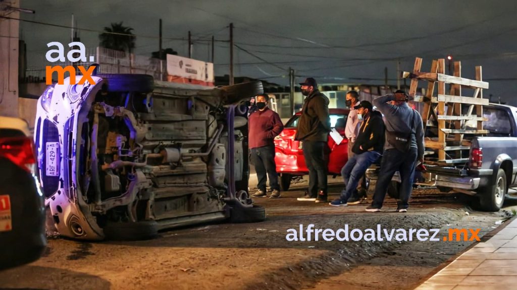 POLICíA LOCALIZA A JóVENES BALEADOS EN AUTO VOLCADO