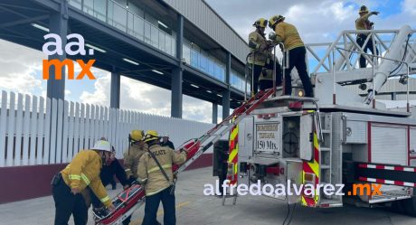 Rescatan a trabajador en pantalla espectacular