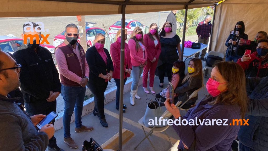 EN MARCHA EL PRIMER SITIO DE TAXIS ROSAS EN TIJUANA